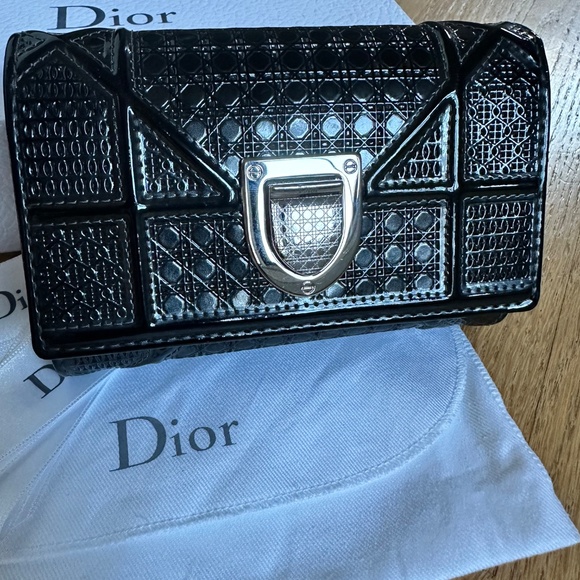 Christian Dior Diorama Elancee Black Metallic Micro-Cannage Trifold Wallet - Picture 3 of 9